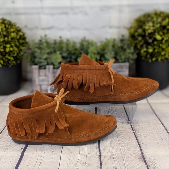 Minnetonka Classic Fringe Hardsole Boot Moccasins - Picture 3 of 8